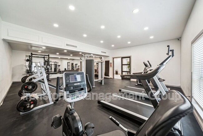 Photo - 4519 E 31st St