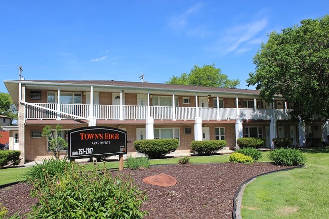 Town's Edge Apartments - Town's Edge Apartments