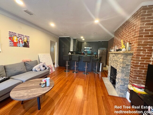 Photo - 1616 Beacon St Unit 2