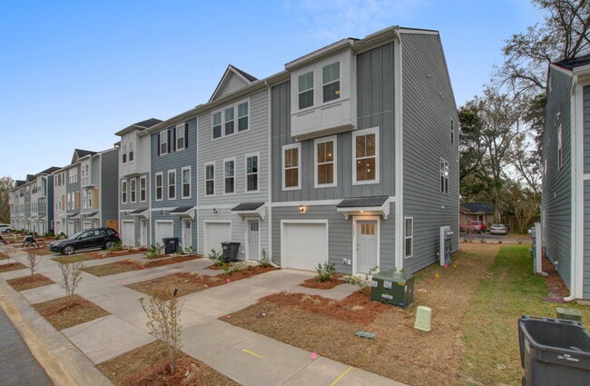 1237 Tice Ln