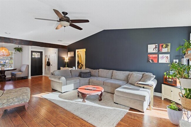 Photo - 3909 Holt Dr