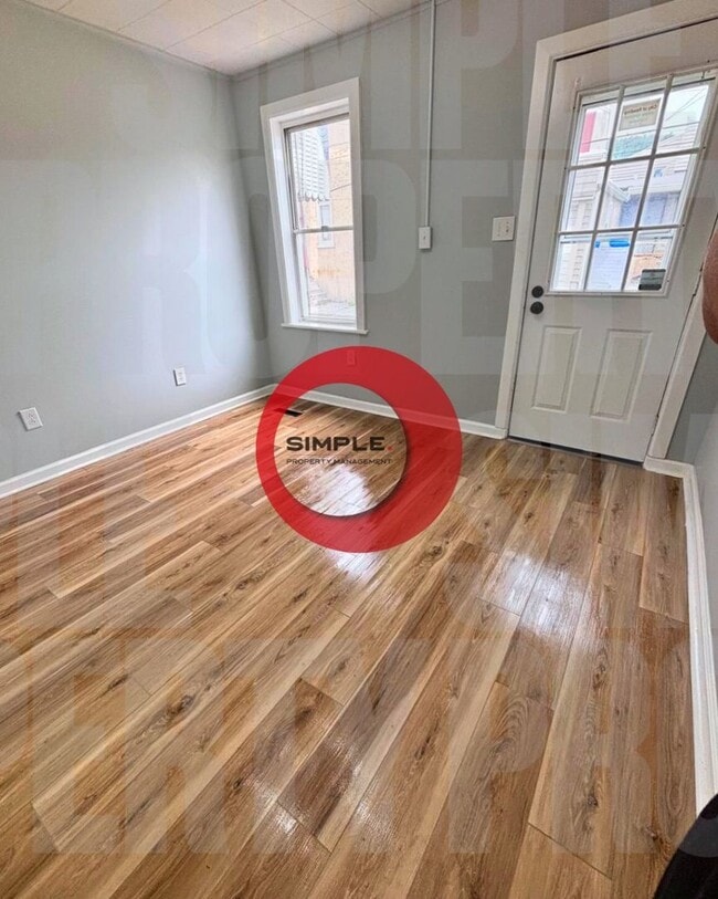 Photo - 834 Nicolls St