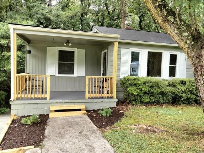 Building Photo - 2215 Clairmont Terrace NE