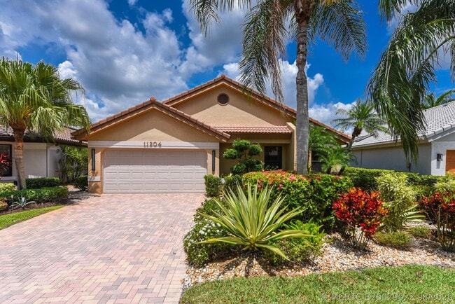 11204 Cloverleaf Cir