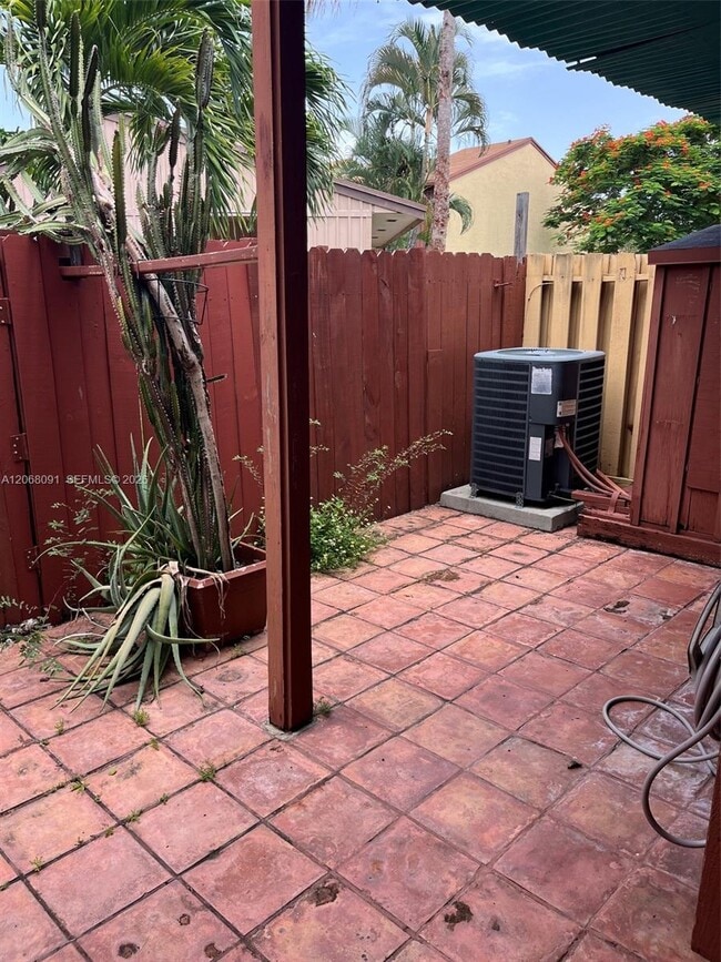 Photo - 463 SE 14th St Unidad 463
