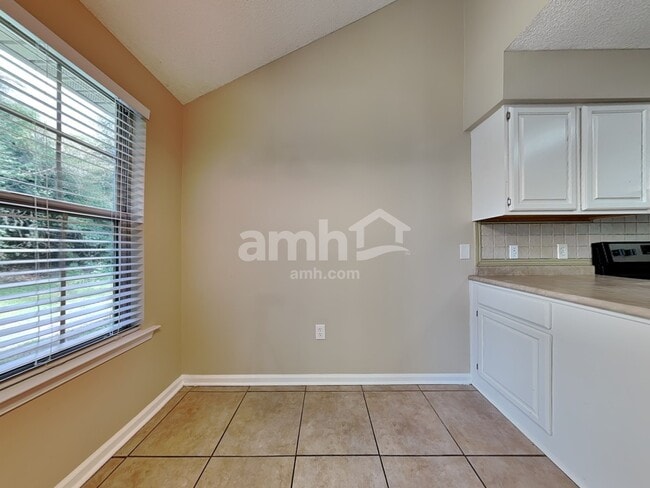 Photo - 138 Lions Gate Rd