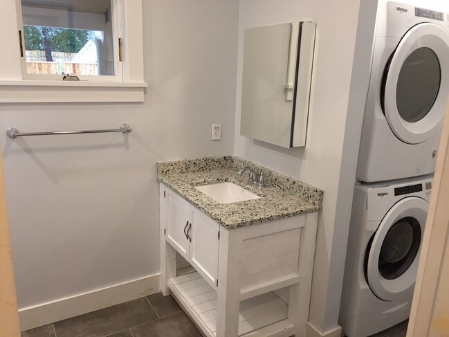 Bathroom - 112 Telegraph Rd