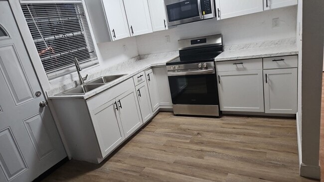 Photo - 1152 W 22nd St Condo