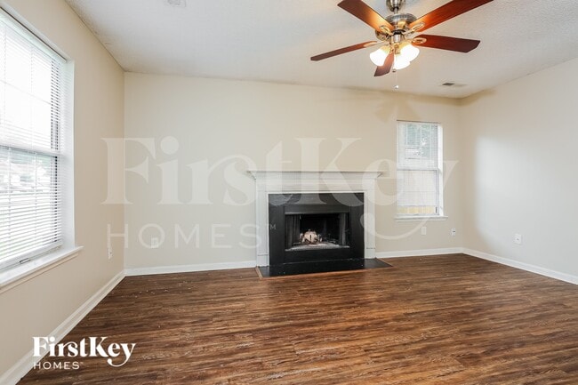 Photo - 2561 Realm St