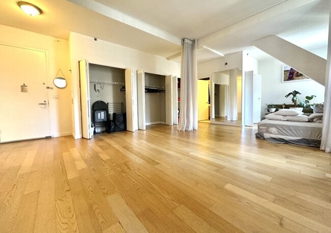 Photo - 225 Rector Pl Unit 14L