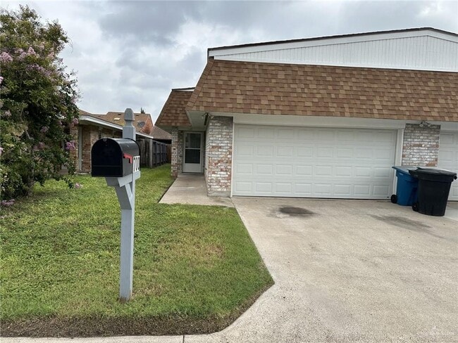 700 W Iris Ave