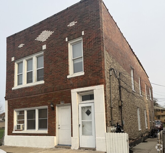 Building Photo - 2031 New St Rental