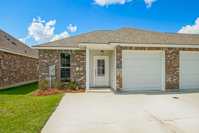 Building Photo - 33260 LA-16