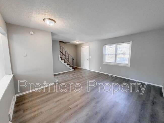 Photo - 223 N Oak Dr