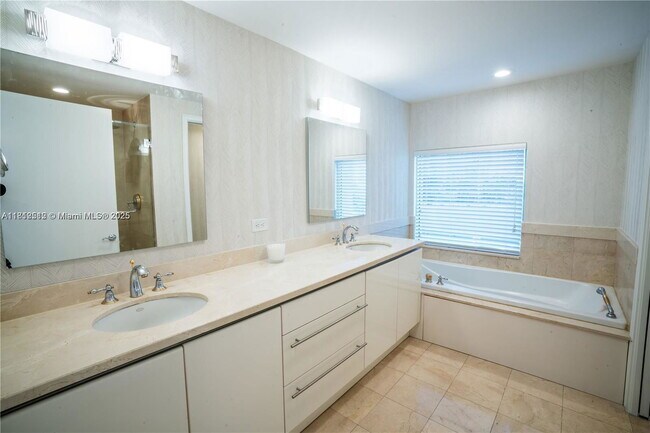 Photo - 3400 SW 27th Ave Unit 705