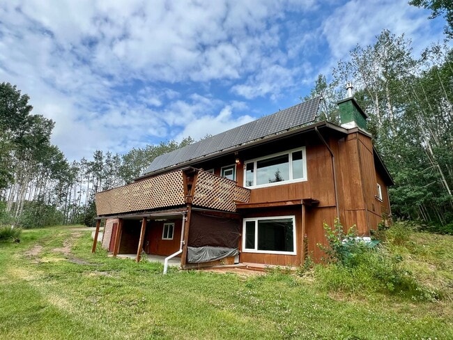 Photo - 4-Bedroom Home in Fairbanks | 2-Car Garage, Fenced Yard, RV Parking & Breathtaking Views – Dog Fr...