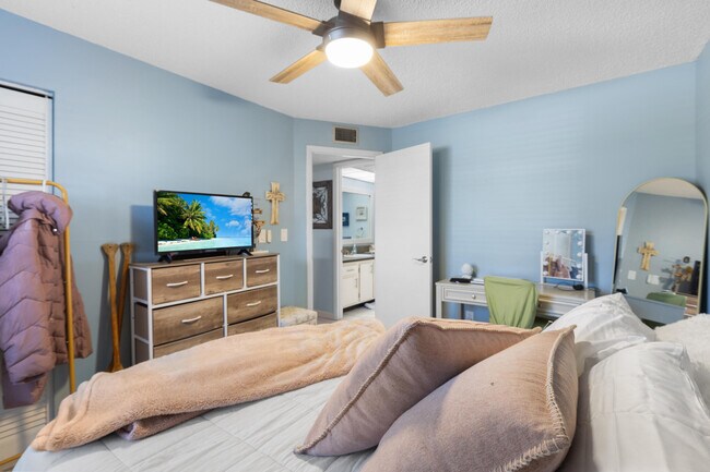 Photo - 1270 SE Parkview Pl Unit B5