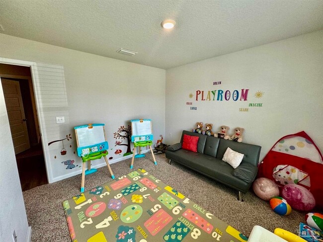 914 Lovebird Ct