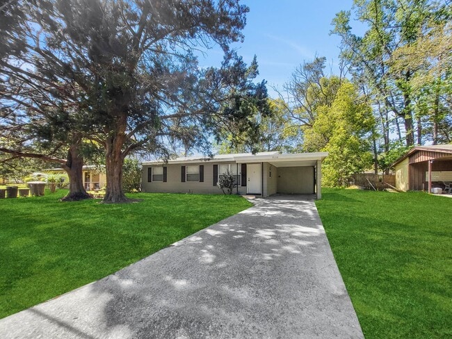 Beautiful Renovated Single Family | 3 BR/1BA | 1-Car Covered Parking | Gated backyard - Beautiful Renovated Single Family | 3 BR/1BA | 1-Car Covered Parking | Gated backyard