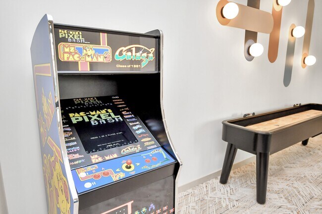 Building Photo - 1617 Enid St Unit 589