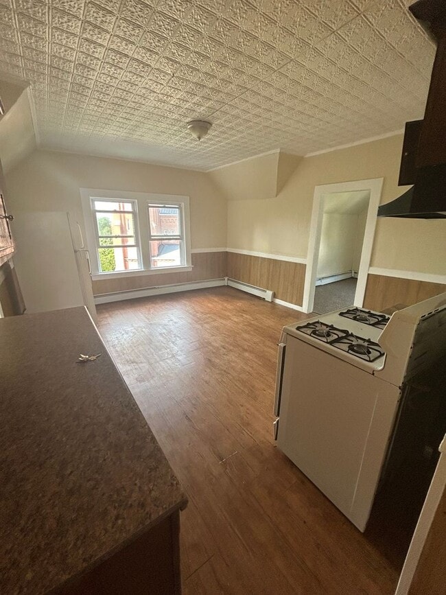 Building Photo - 5 Oak St Unit 3
