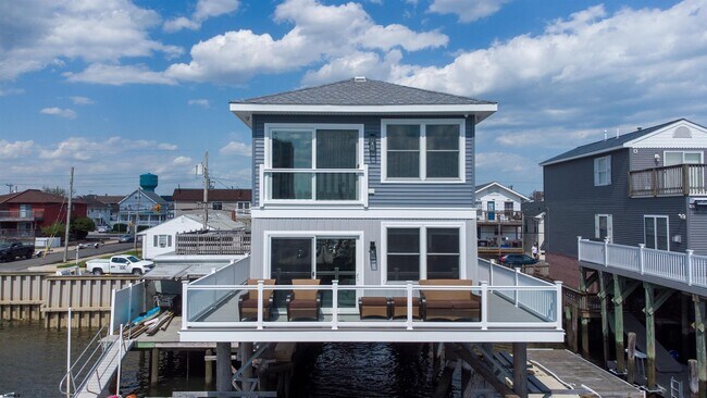 Photo - 152 N Derby Ave