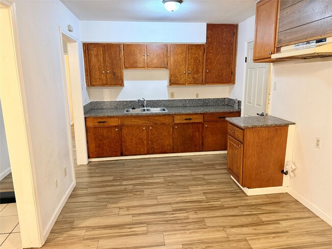 Photo - 10618 Leitrim Way