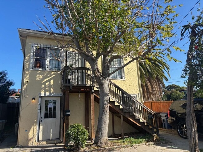 Building Photo - 209 J St Unit A