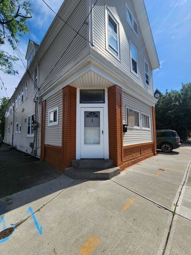 Building Photo - Lausche6128 Unit 2 Rental