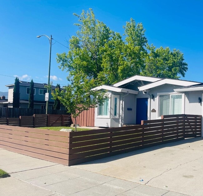 Building Photo - 3495 Meridian Ave