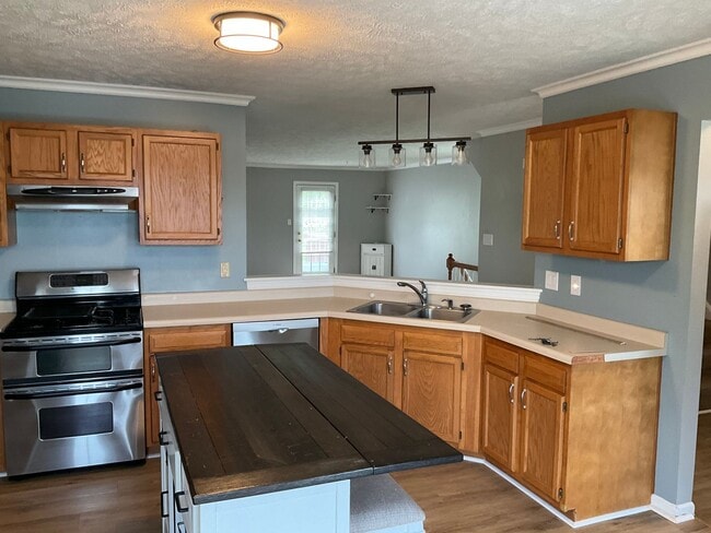 Photo - Large 3 Bedroom 2.5 bath townhome with additional finished room.