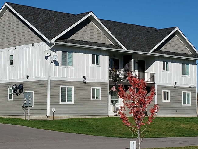 Building Photo - Beautiful 2 bed/2 bath with washer/dryer Unit A4 Rental