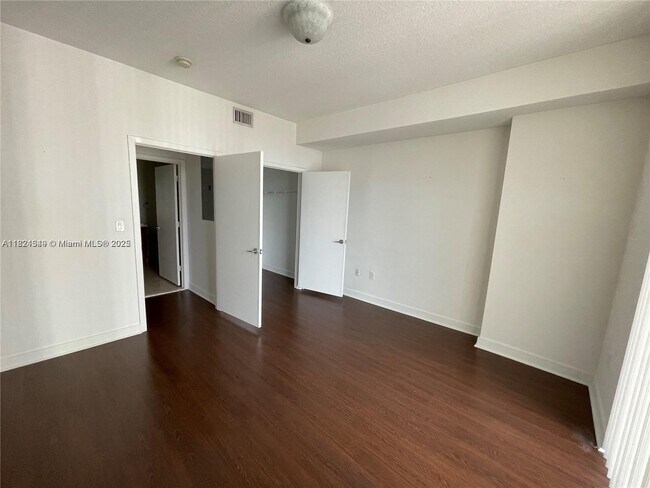 Photo - 79 SW 12th St Unidad 1104-S