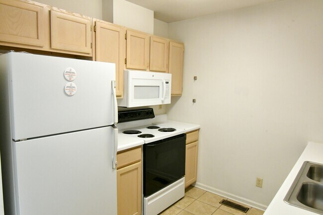 Photo - 2BD/2BA Behind Stonefield Shopping Center!