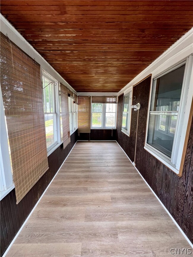 Photo - 140 E Oneida St