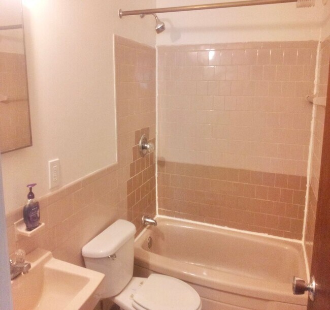 Photo - 13-23 Bissell Street Unidad 23C