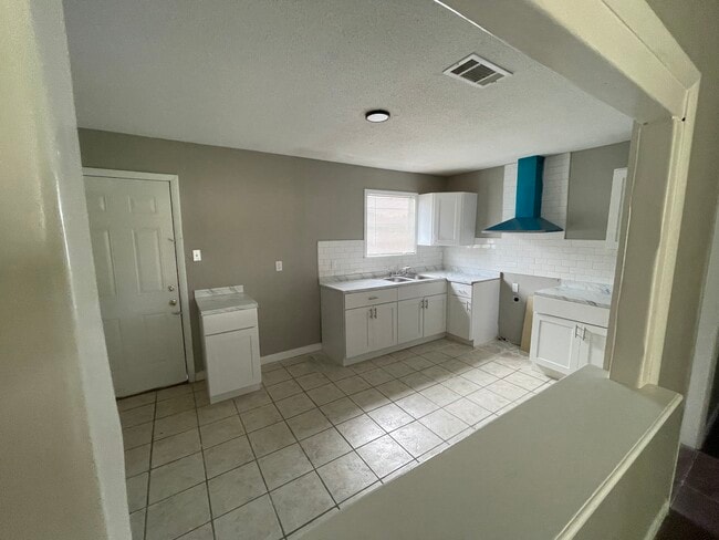 Photo - 512 Libby Ln