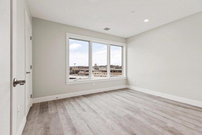 Photo - 200 Old Colony Ave Unidad 100