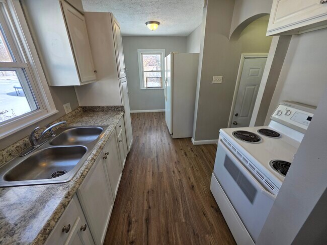 Photo - 1047 Yukon Ave