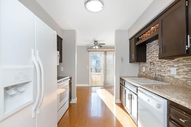 Photo - 1425 Martway Cir