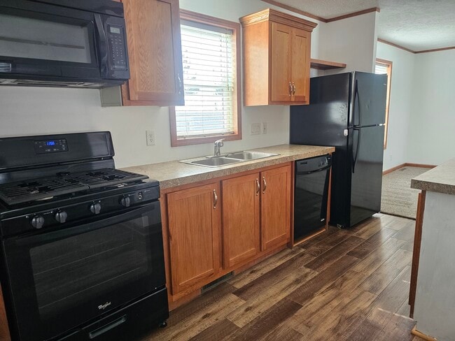 Photo - 2008 Heron Dr NW