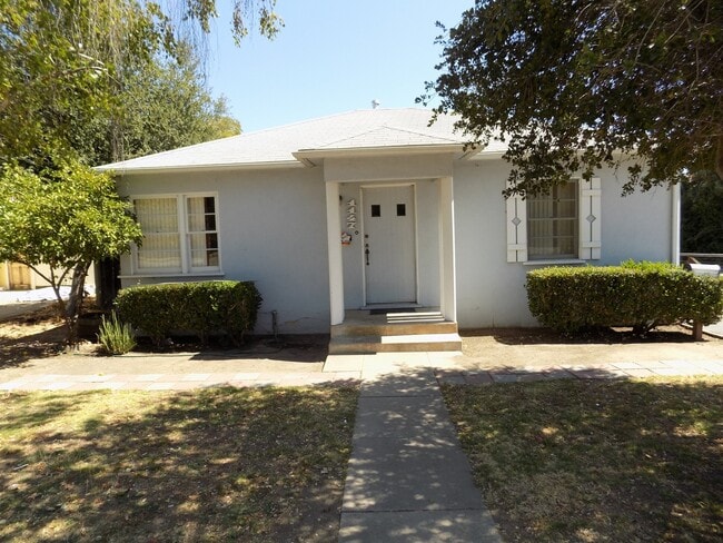 Building Photo - 1145-1147 Montalban St Unit 1147