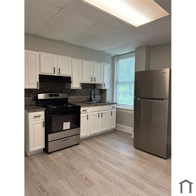 3 Bedroom Rehabbed home - 3 Bedroom Rehabbed home