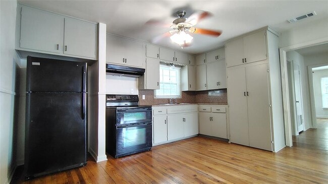 Photo - 13805 Maye Pl