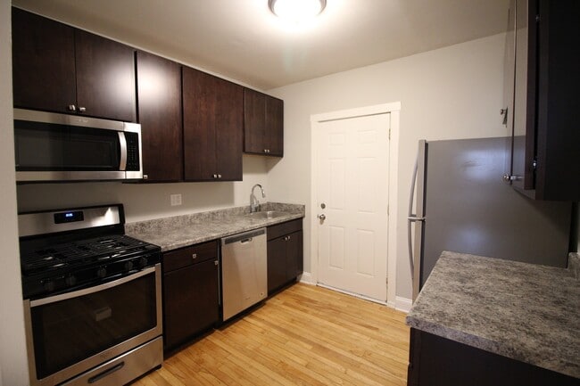 Photo - 3 Bed / 1 Bath Beautiful Rehabbed Apartment in Hermosa near Fullerton Bus, Restaurants & Shopping... Unit 4402 -3