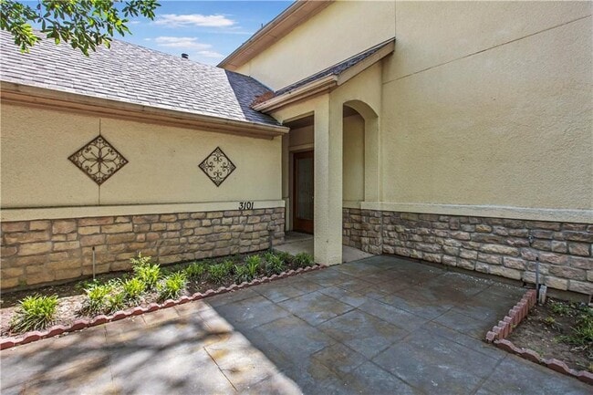 Photo - 3101 Hedgerow Dr