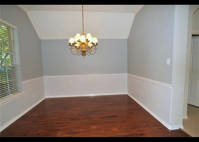 Photo - 1030 Walnut Pointe