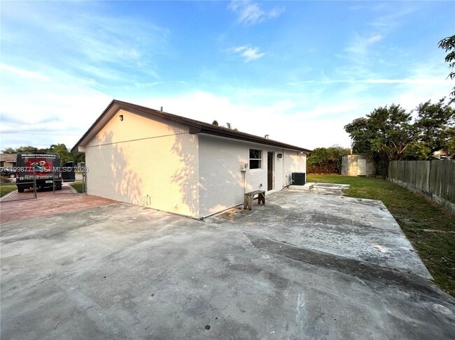 Photo - 1666 SW 3rd Ct