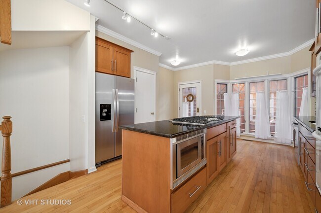 Photo - 851 W Gunnison St