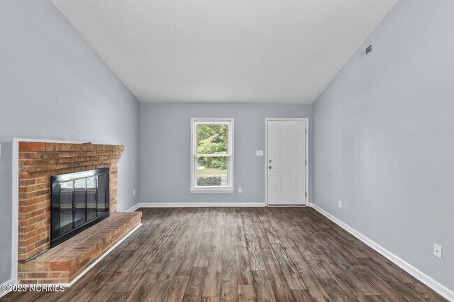 Photo - 111 Windsor Ct